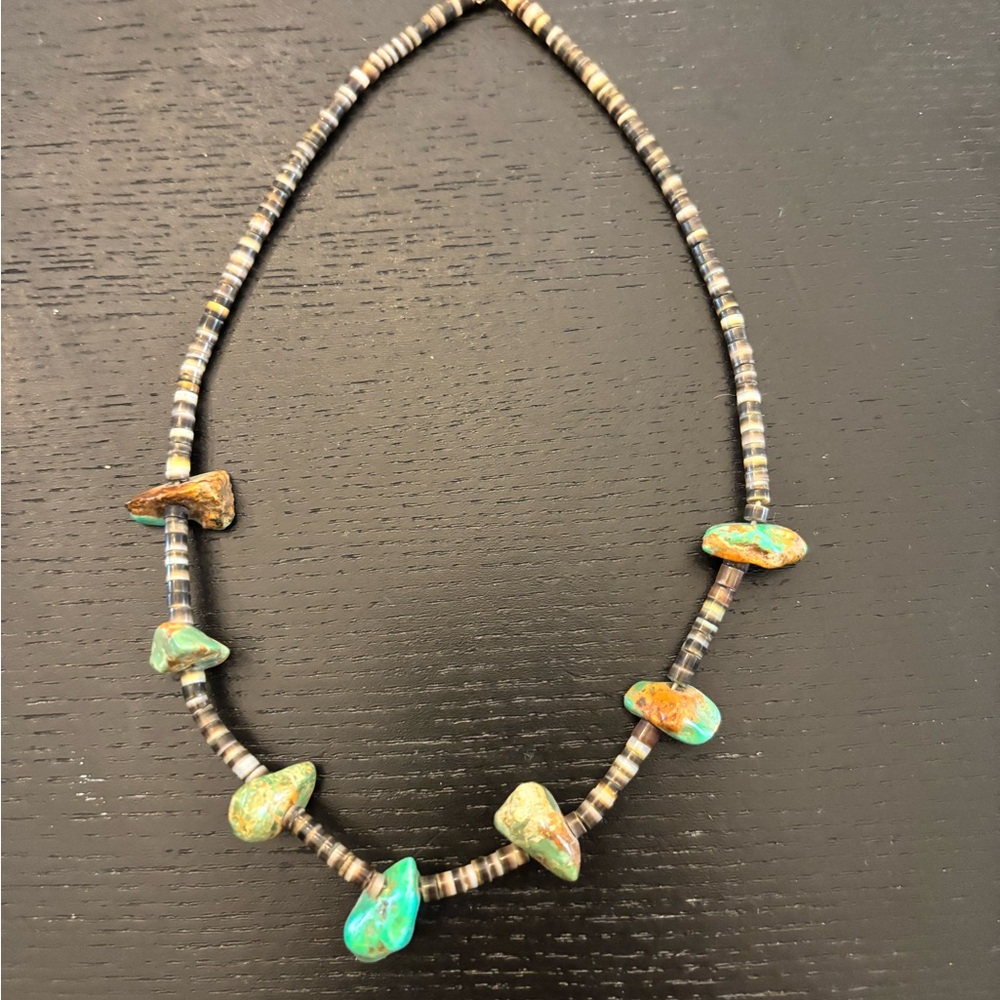 Vintage American Indian turquoise and shell bead chocker.